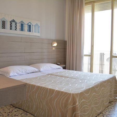 Hotel Viamare Milano Marittima Buitenkant foto