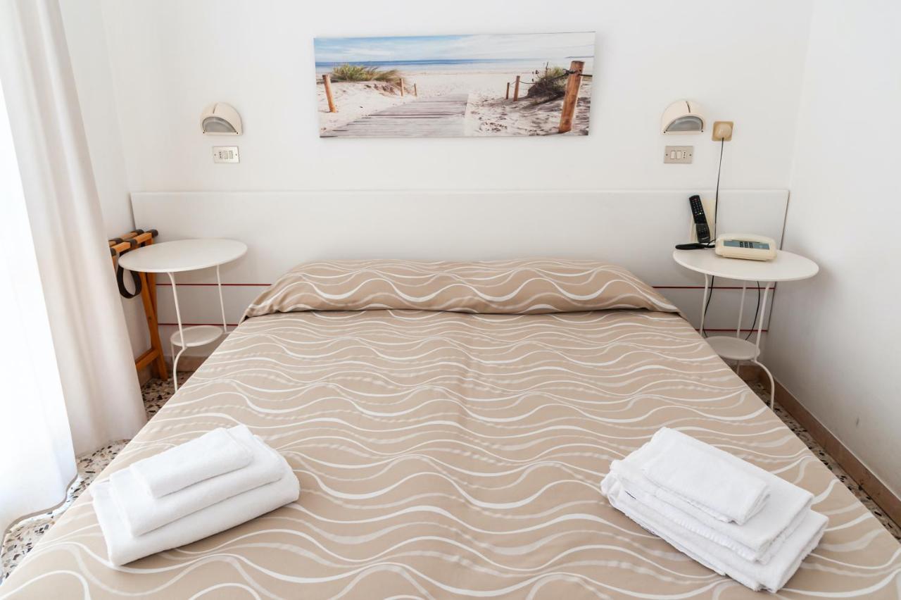Hotel Viamare Milano Marittima Buitenkant foto