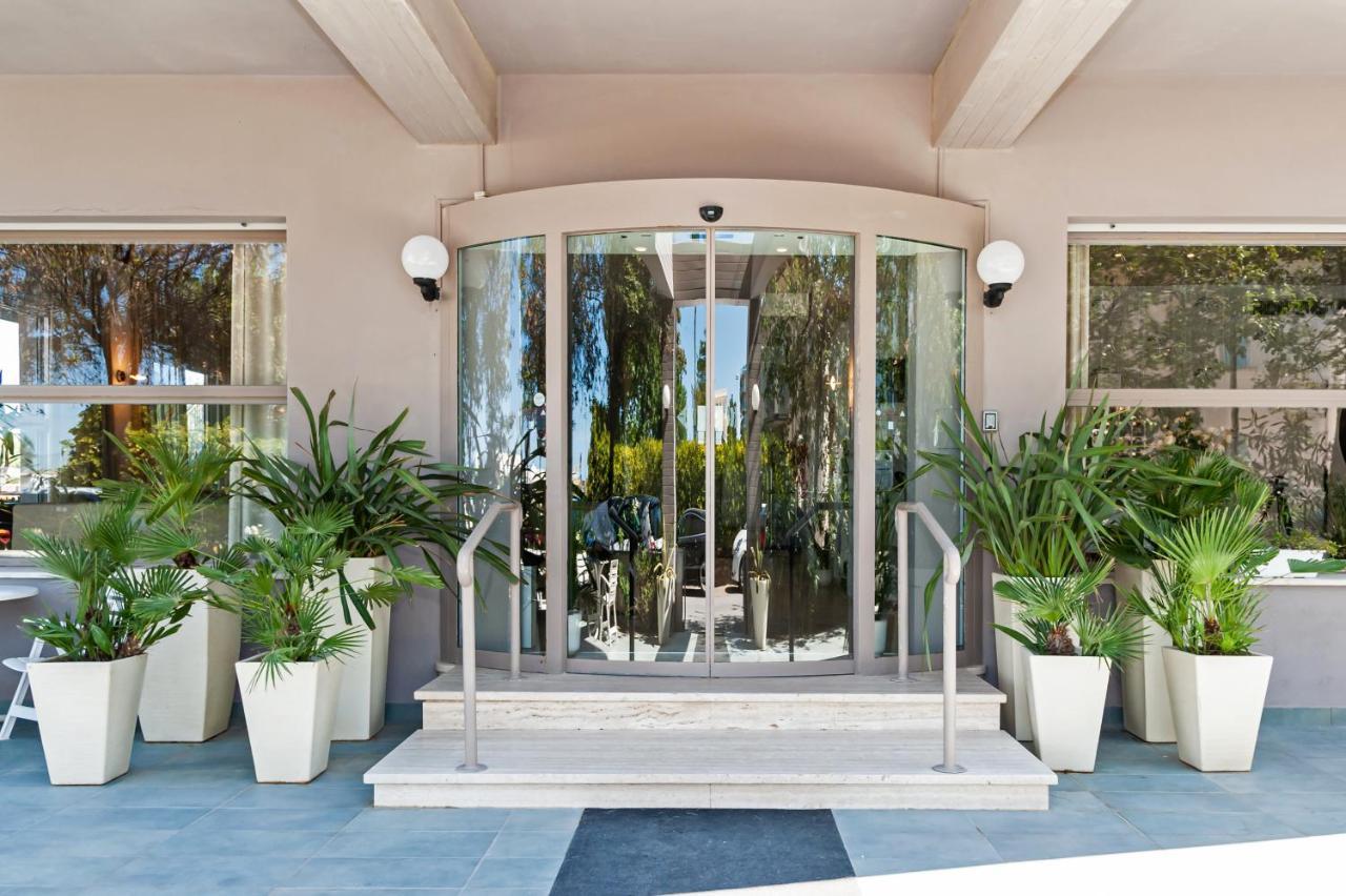 Hotel Viamare Milano Marittima Buitenkant foto