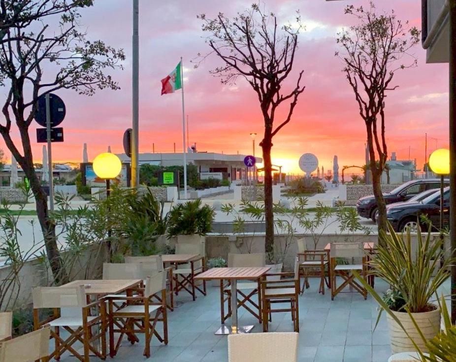 Hotel Viamare Milano Marittima Buitenkant foto