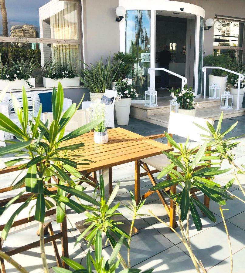 Hotel Viamare Milano Marittima Buitenkant foto