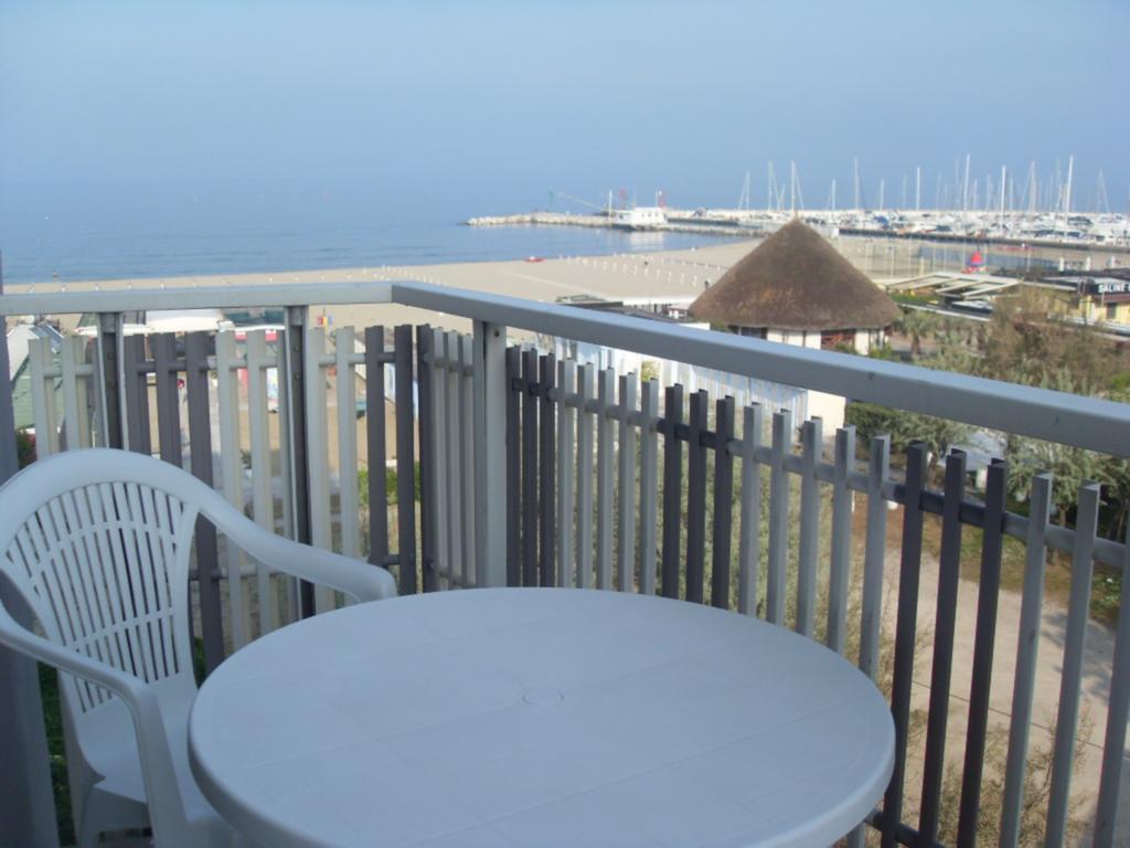 Hotel Viamare Milano Marittima Buitenkant foto