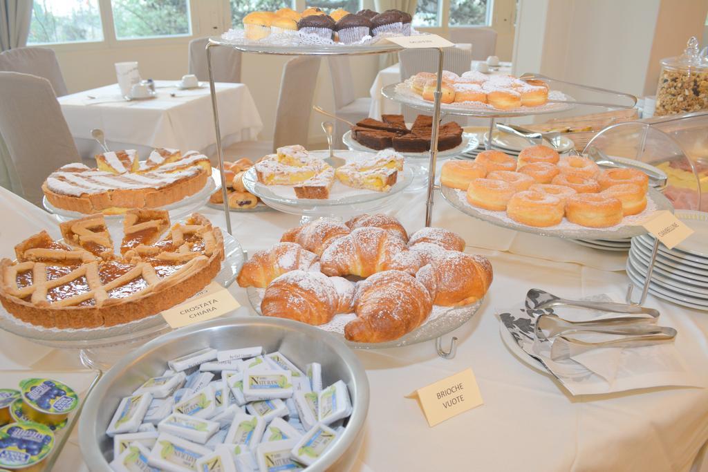 Hotel Viamare Milano Marittima Buitenkant foto