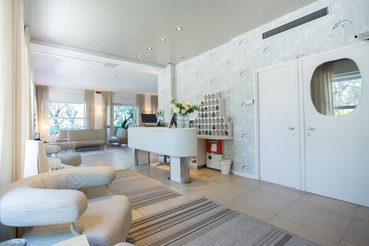 Hotel Viamare Milano Marittima Buitenkant foto