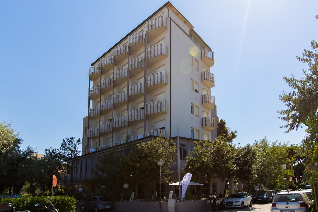 Hotel Viamare Milano Marittima Buitenkant foto
