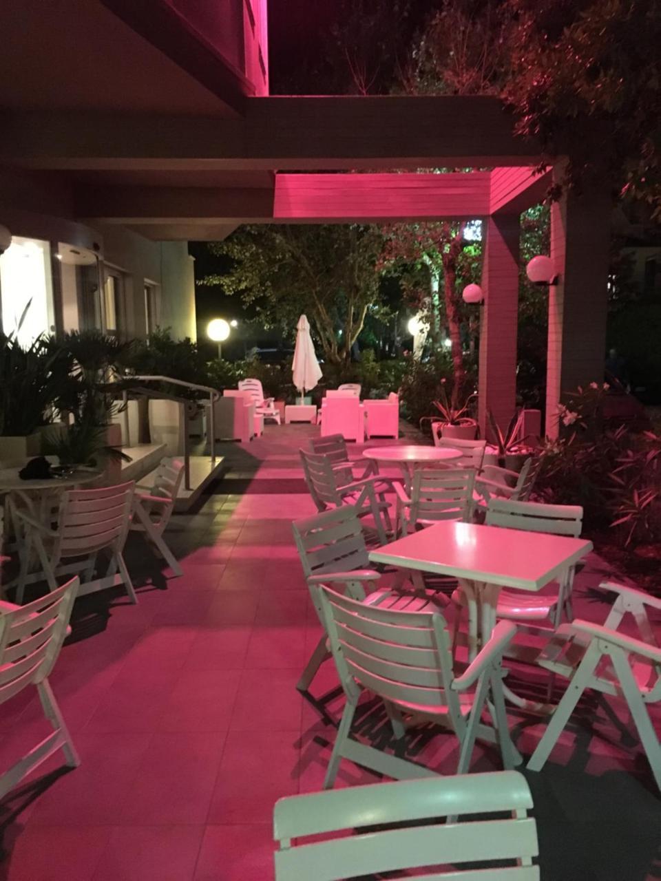 Hotel Viamare Milano Marittima Buitenkant foto
